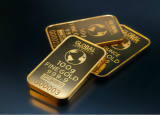three-gold-bars-against-dark-background-321452_meitu_5.jpg